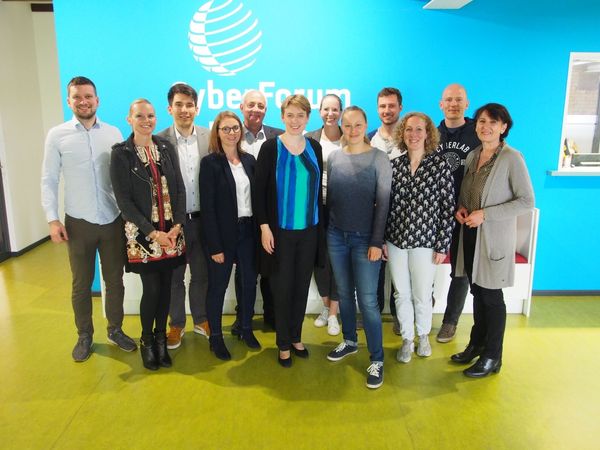 Besuch in Start-up-Schmiede CyberLab in Karlsruhe